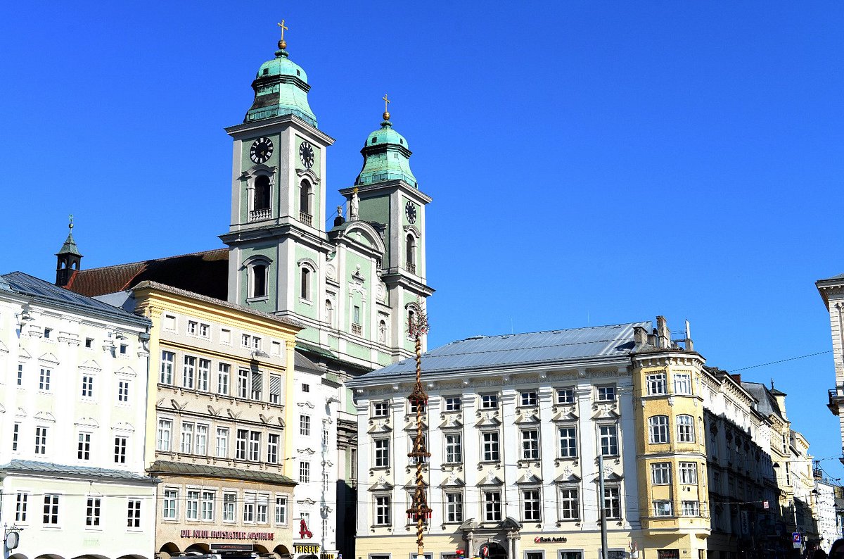 Baroque architecture and colourful buildings at Hauptplatz Linz city centre